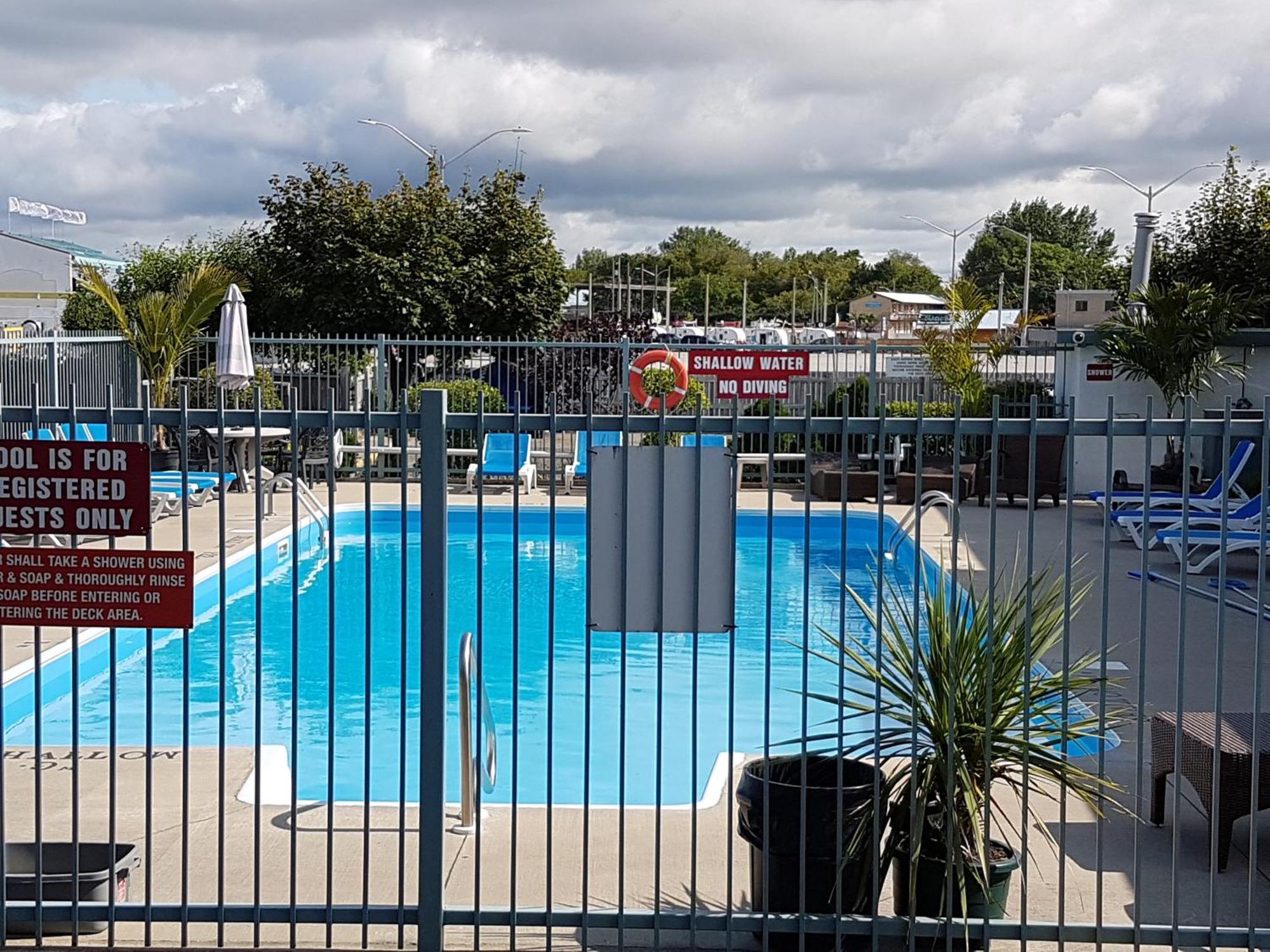 Lakeview Resort Motel ワサガビーチ エクステリア 写真